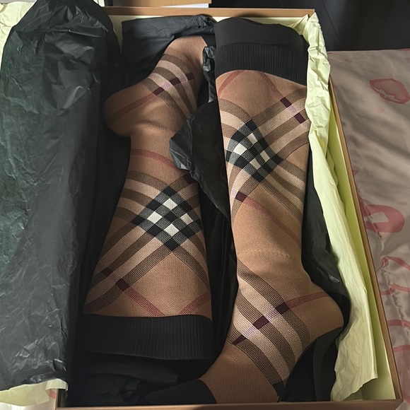 Burberry Tan and Black Checkered Socks - Picture 3 of 7